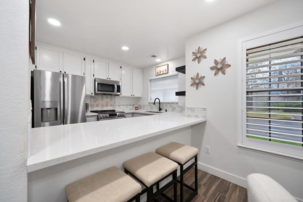 3728 Sun Shadows Lane Sacramento, CA 95821 - Photo 11 of 26