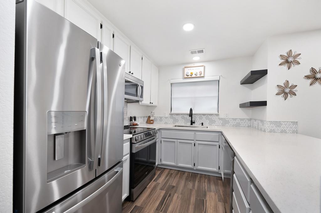 3728 Sun Shadows Lane Sacramento, CA 95821 - Photo 7 of 26