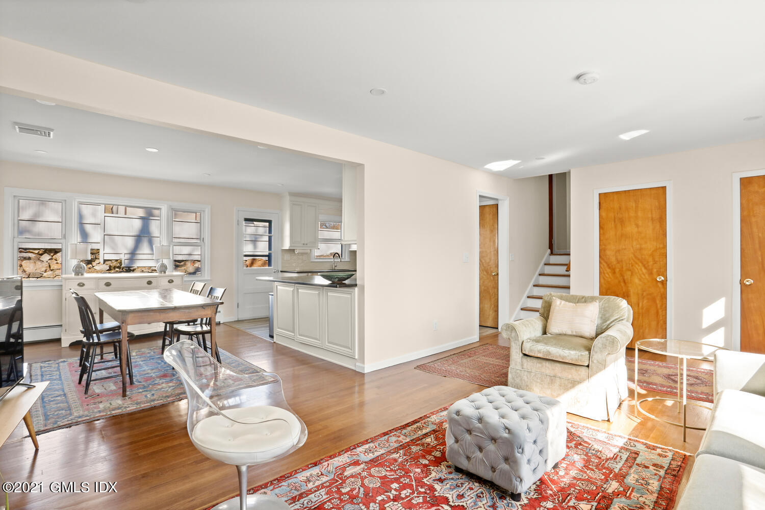 29 Thorn Hill Road Riverside, CT 06878 - Photo 4 of 24 a living room with furniture and wooden floor