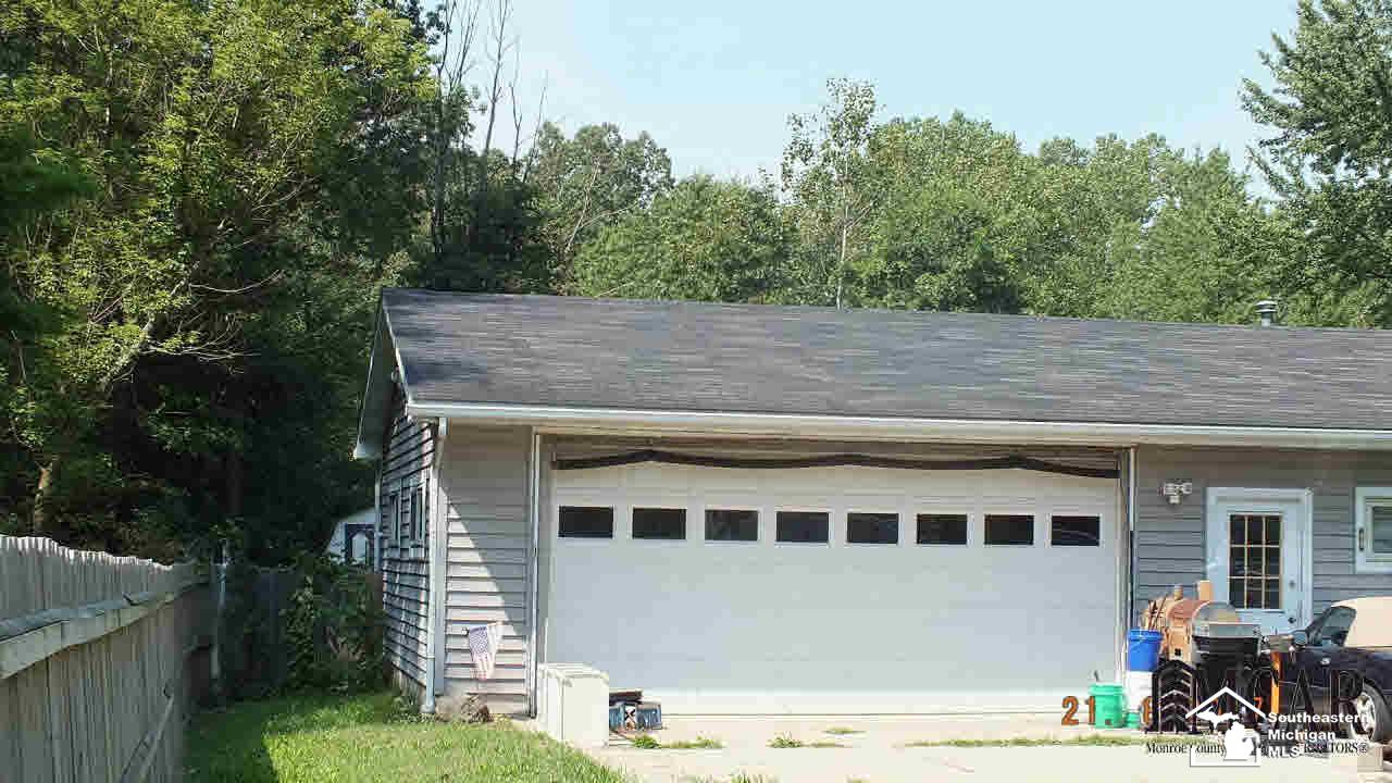 6425 Secor Road Lambertville, MI 48144 - Photo 4 of 18 21359347-3.JPG