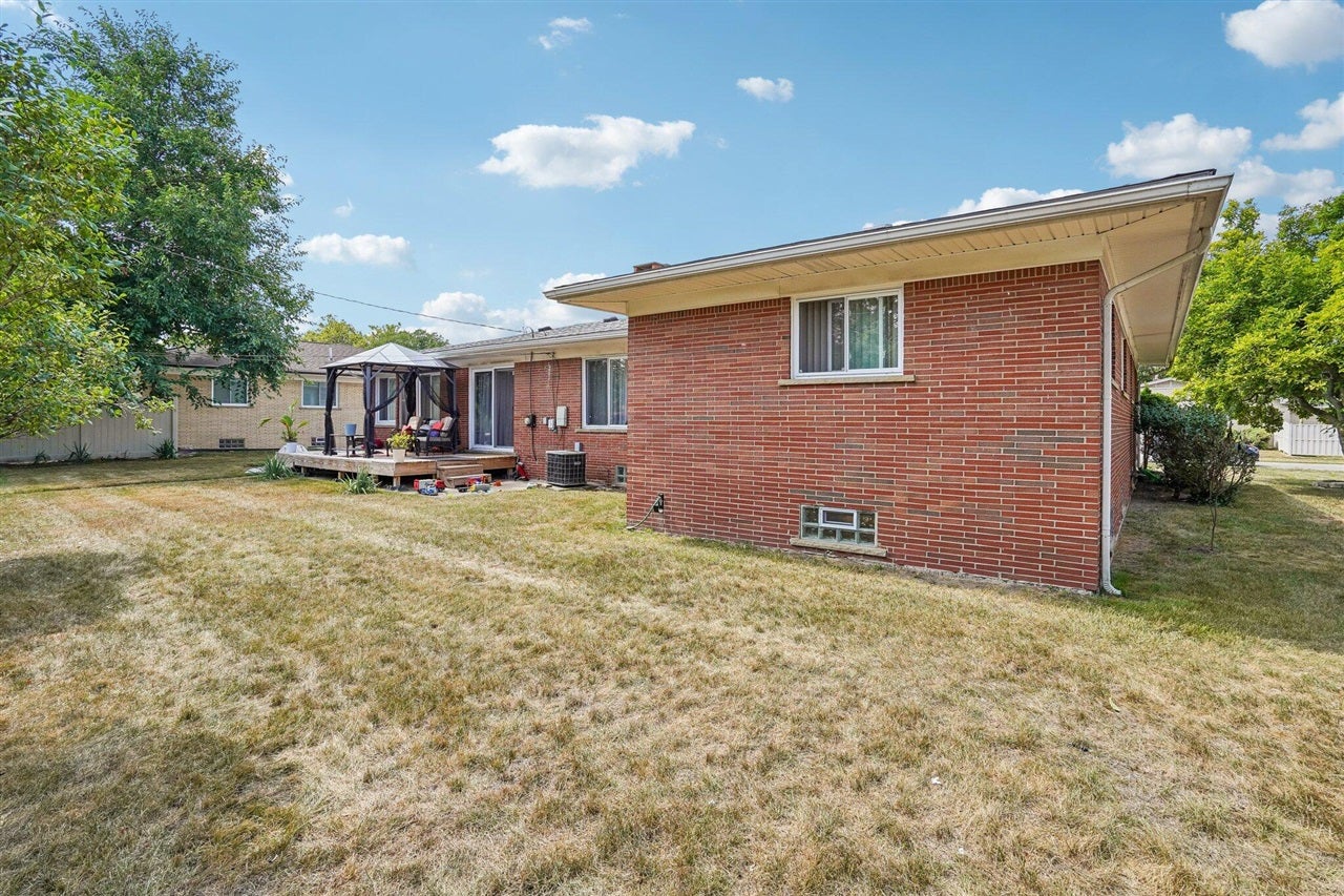 22808 Greenview Road Southfield, MI 48075 - Photo 4 of 44 Gallery Image 4