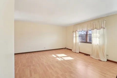 $400,000 | 4485 Bayside Circle, Hoffman Estates, IL 60192