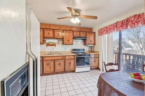 $400,000 | 4485 Bayside Circle, Hoffman Estates, IL 60192