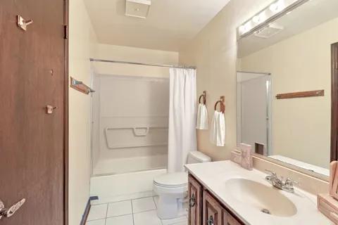 $400,000 | 4485 Bayside Circle, Hoffman Estates, IL 60192