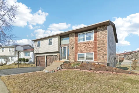 $400,000 | 4485 Bayside Circle, Hoffman Estates, IL 60192