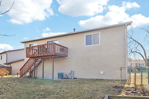 $400,000 | 4485 Bayside Circle, Hoffman Estates, IL 60192