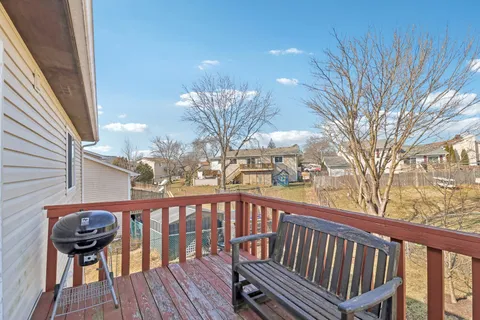 $400,000 | 4485 Bayside Circle, Hoffman Estates, IL 60192