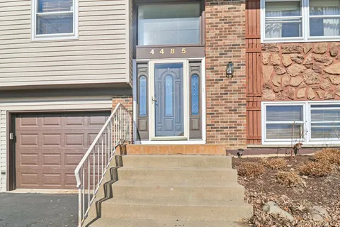$400,000 | 4485 Bayside Circle, Hoffman Estates, IL 60192