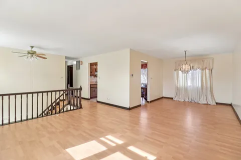 $400,000 | 4485 Bayside Circle, Hoffman Estates, IL 60192