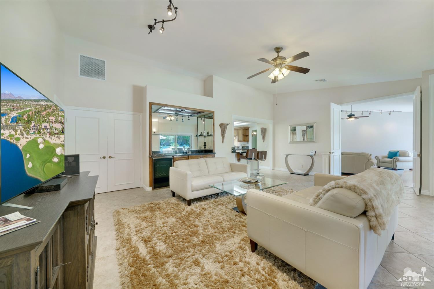 72671 Homestead Road Palm Desert, CA 92260 - Photo 14 of 39 a living room with furniture and a couch