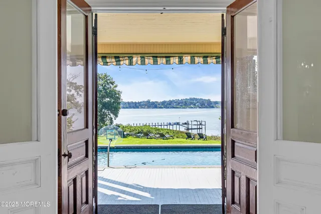 $6,500,000 | 458 Navesink River Road, Red Bank, NJ 07701