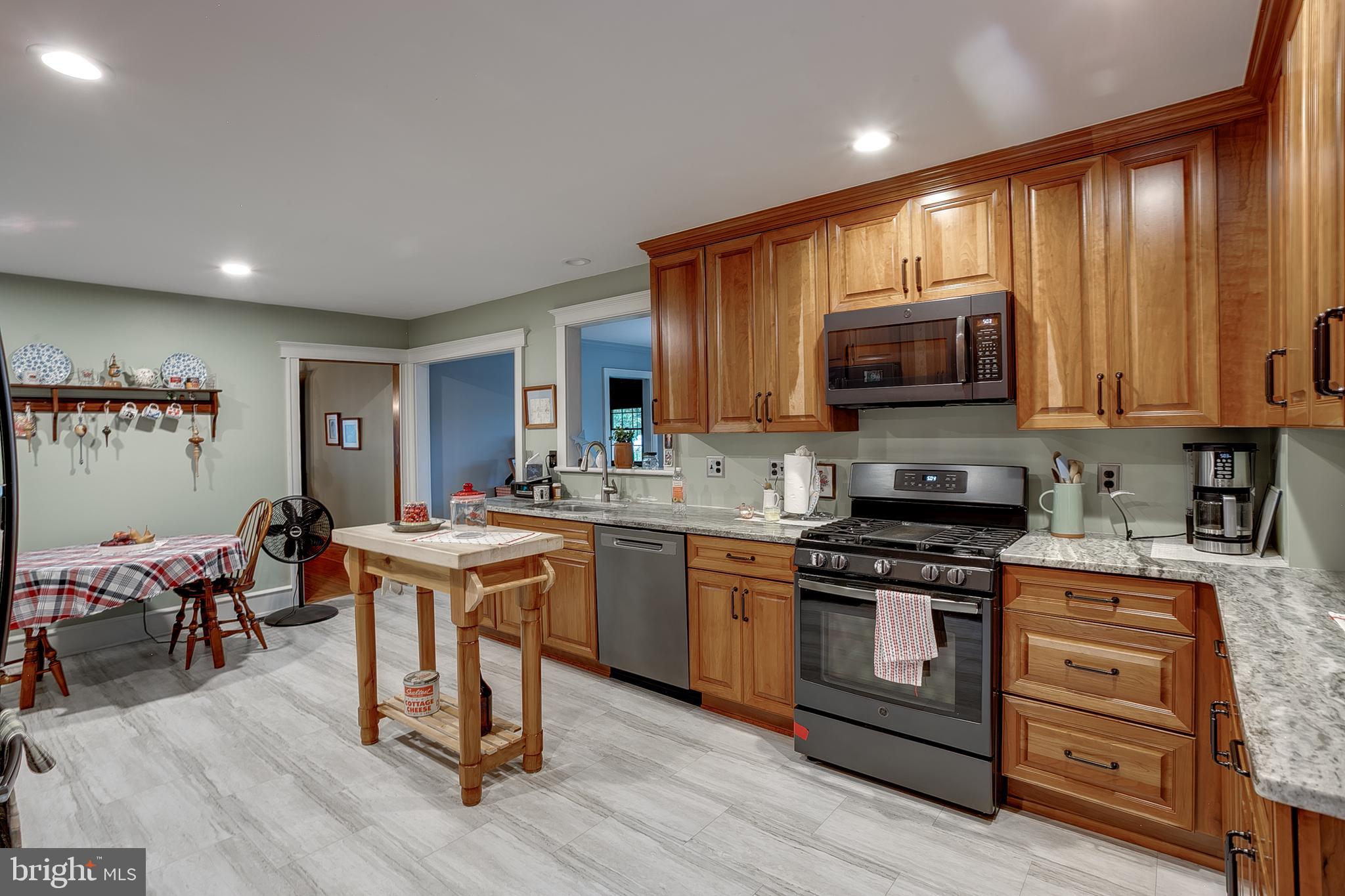 5 Henry Street Delran, NJ 08075 - Photo 10 of 32 Kitchen