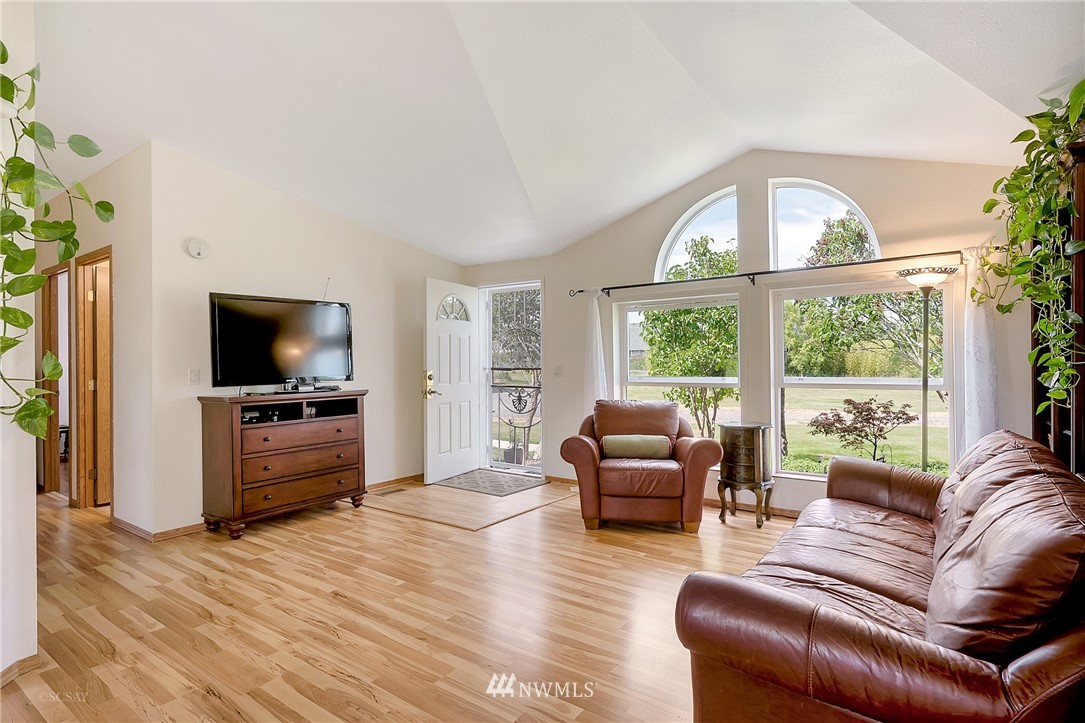 4865 Bay Road Blaine, WA 98230 - Photo 4 of 25 Gallery Image 4