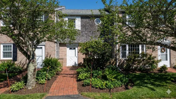 $399,900 | 8 Captain Cook Lane, Unit 8, Centerville, MA 02632