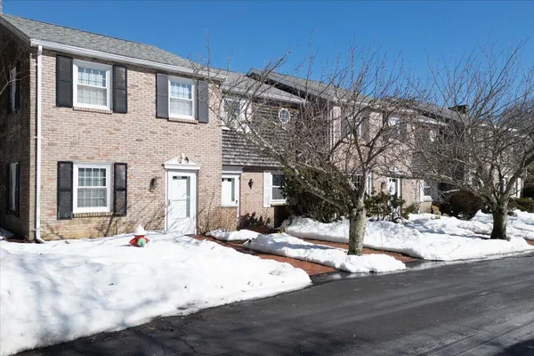 $399,900 | 8 Captain Cook Lane, Unit 8, Centerville, MA 02632