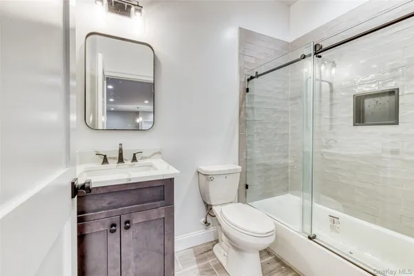 $2,800 | 78 Roslyn Road, Unit 201, Mineola, NY 11501
