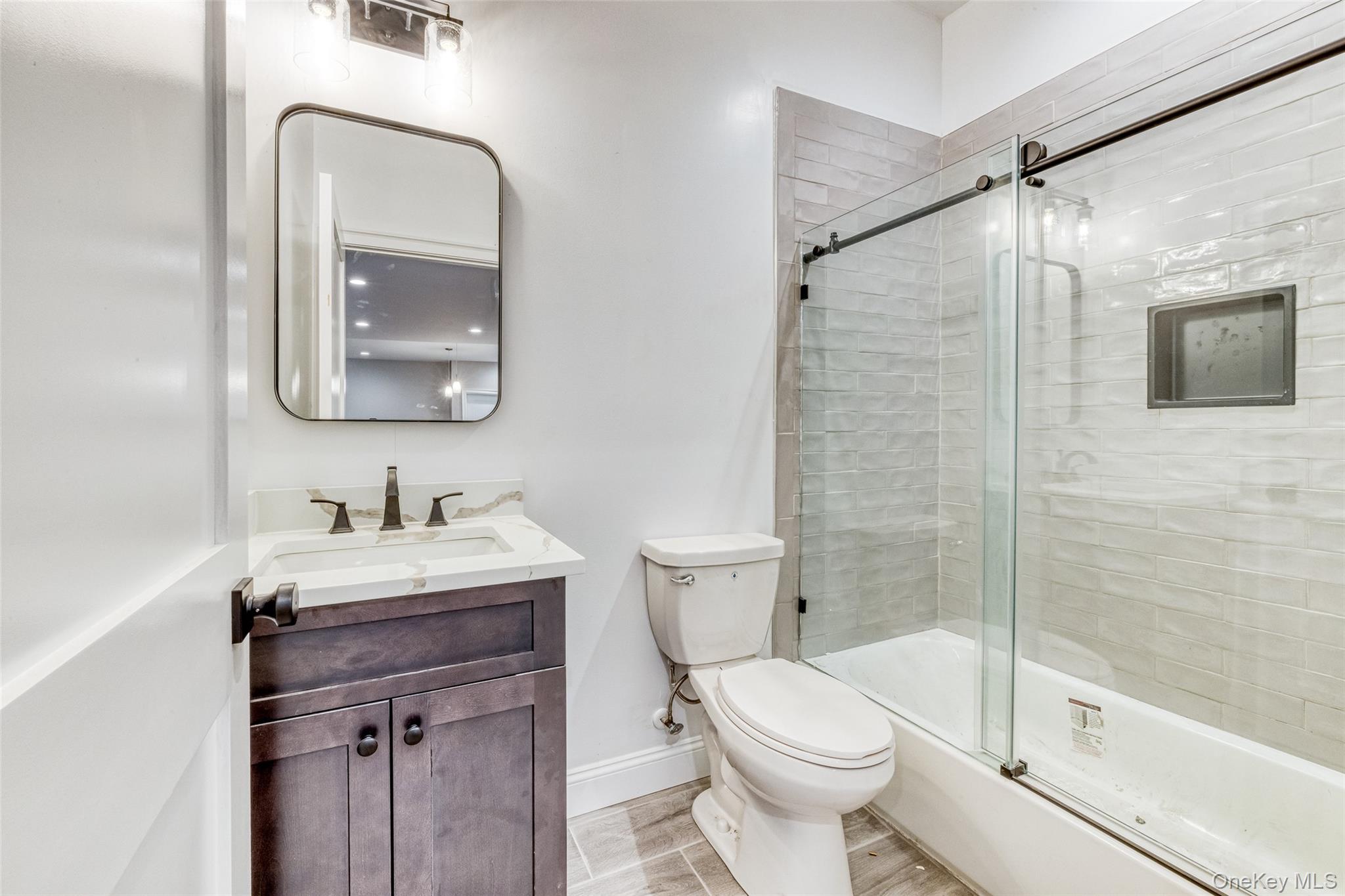 78 Roslyn Road, Unit 201 Mineola, NY 11501 - Photo 4 of 7
