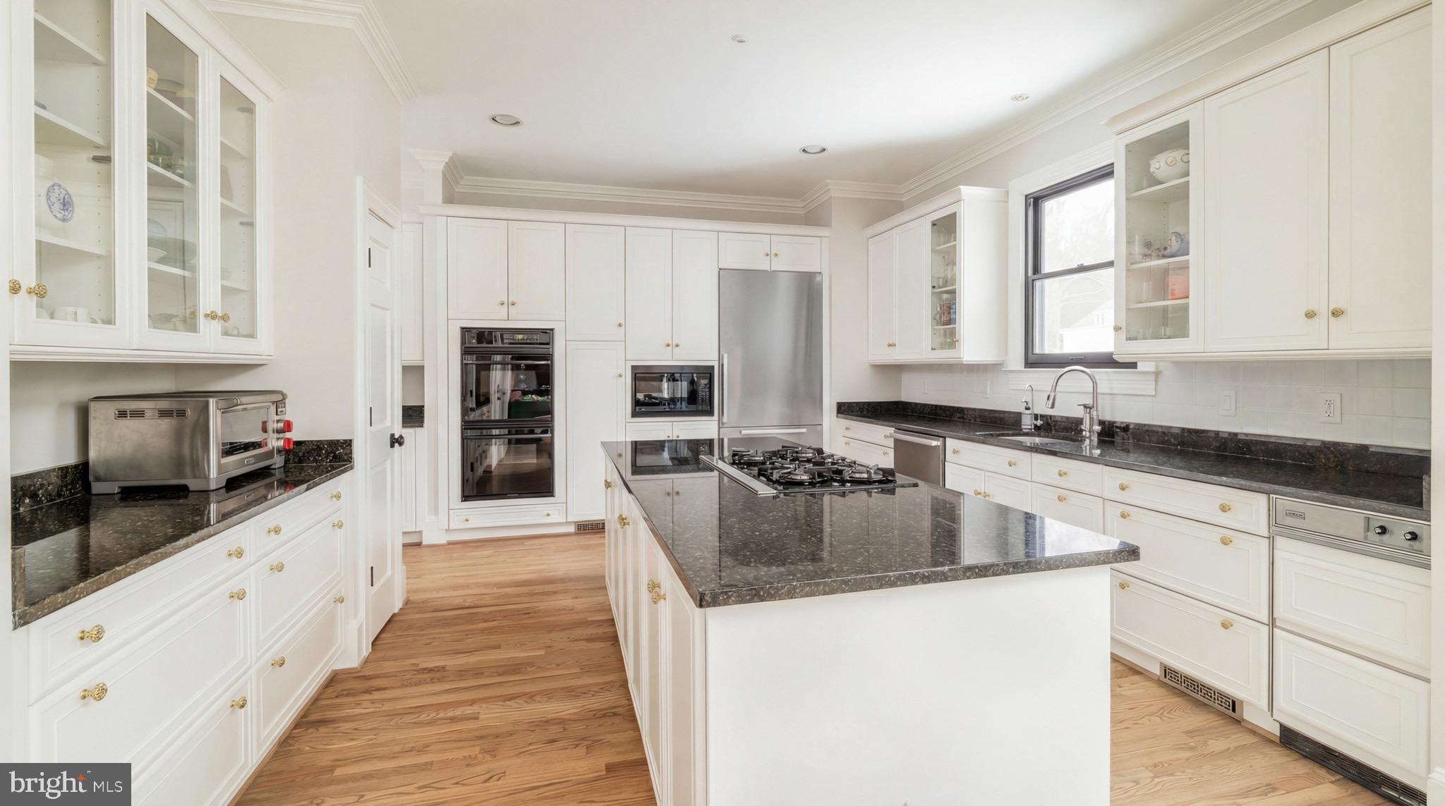 4802 Kemble Place Northwest Washington, DC 20007 - Photo 12 of 30