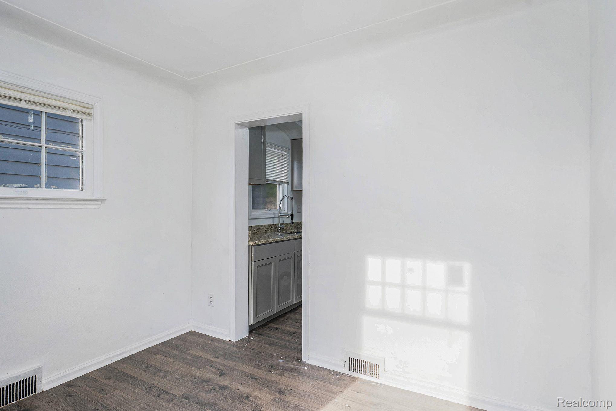 9530 Decatur Street Detroit, MI 48227 - Photo 4 of 19 Dining Room