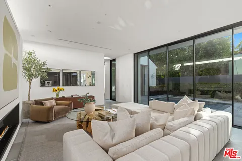 $4,650,000 | 8708 Dorrington Avenue, West Hollywood, CA 90048