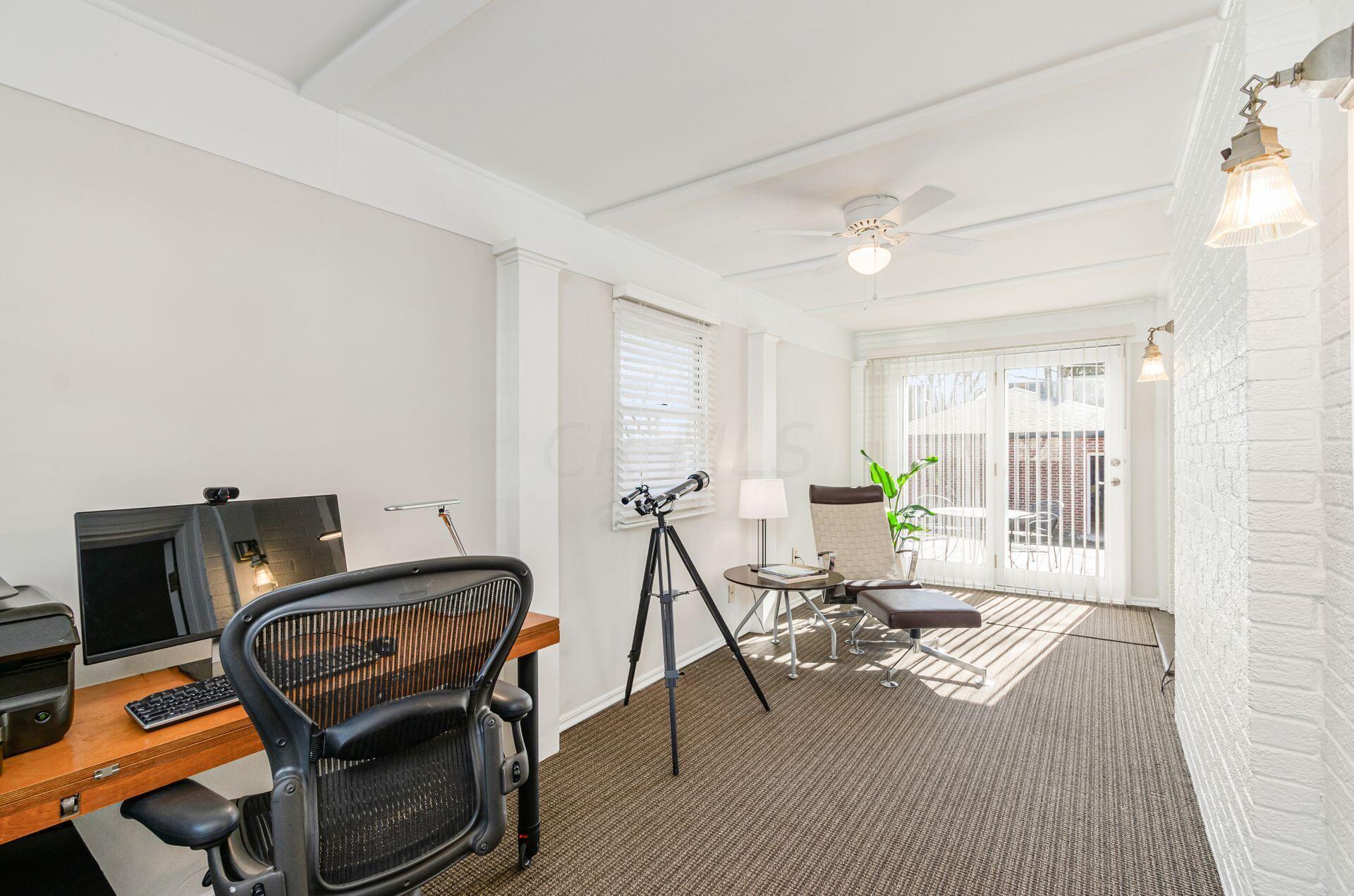 271 Winthrop Road Columbus, OH 43214 - Photo 14 of 32 Den / Office