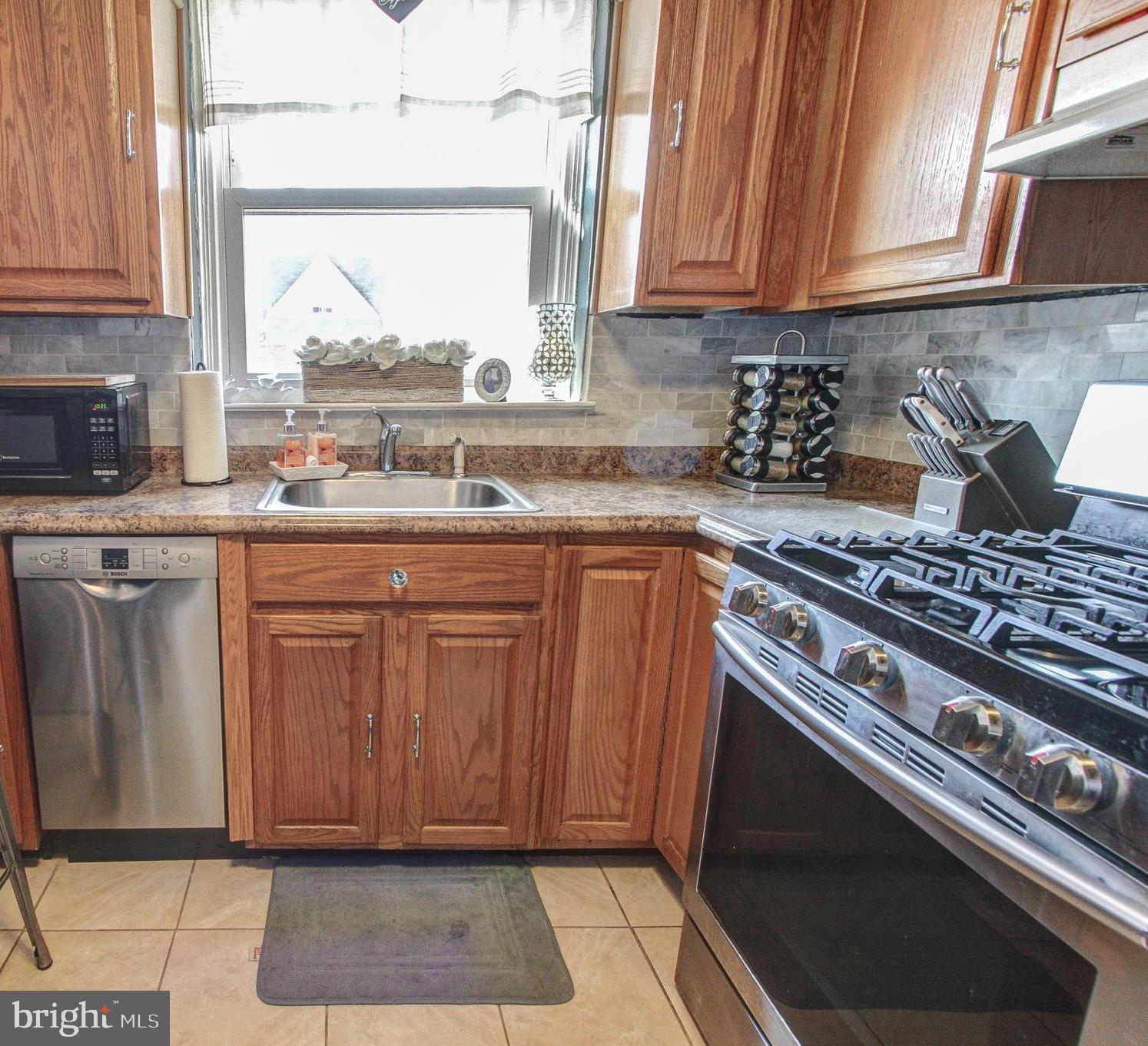 1219 Ripley Street Philadelphia, PA 19111 - Photo 15 of 38 Gallery Image 15