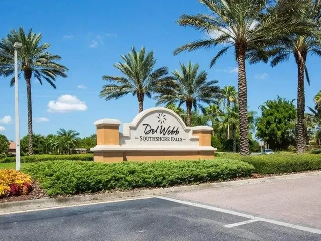 a view of a tennis court