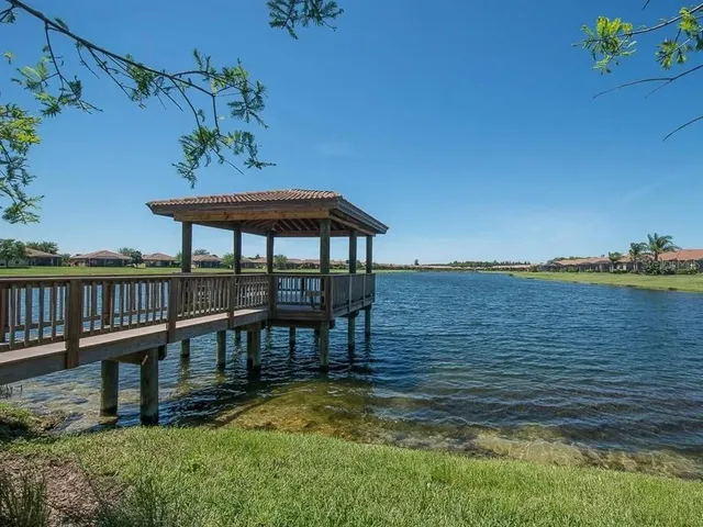 a picture of a room with a floor plan