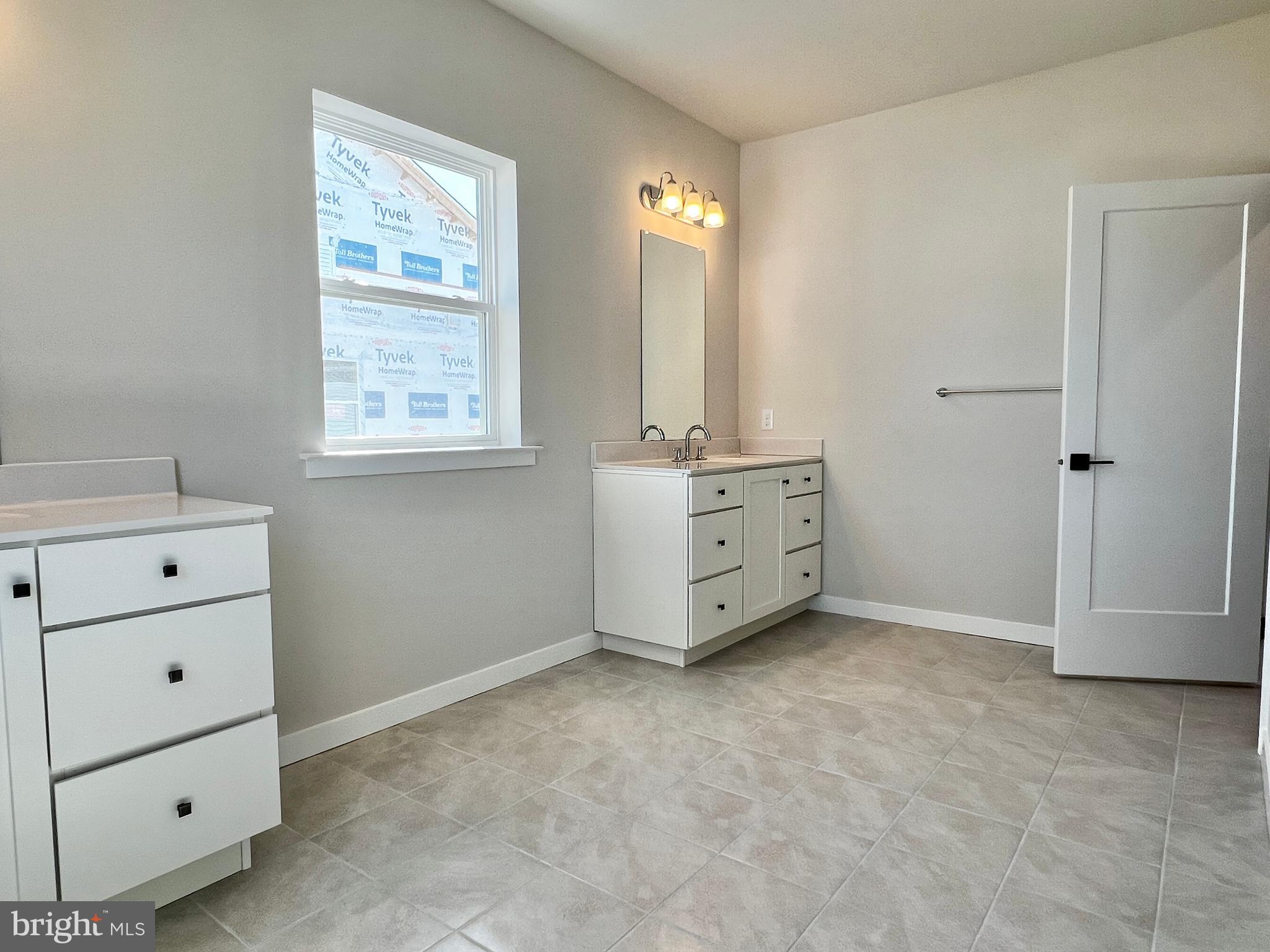 1018 East Lock Road Middletown, DE 19709 - Photo 33 of 51 a view of room with cabinet and mirror