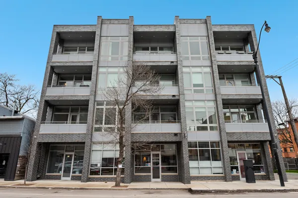 $780,000 | 3024 West Armitage Avenue, Unit 7, Chicago, IL 60647