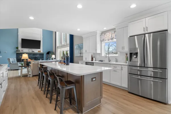 $1,089,000 | N29-w26601 Peterson Drive, Delafield, WI 53072