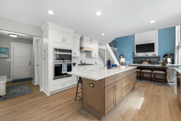 $1,089,000 | N29-w26601 Peterson Drive, Delafield, WI 53072