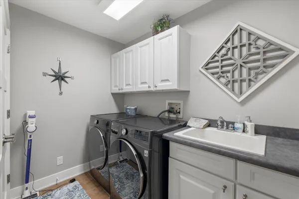 $1,089,000 | N29-w26601 Peterson Drive, Delafield, WI 53072