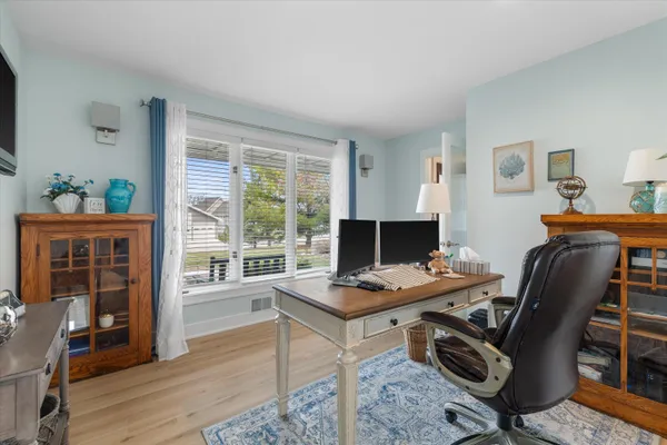 $1,089,000 | N29-w26601 Peterson Drive, Delafield, WI 53072