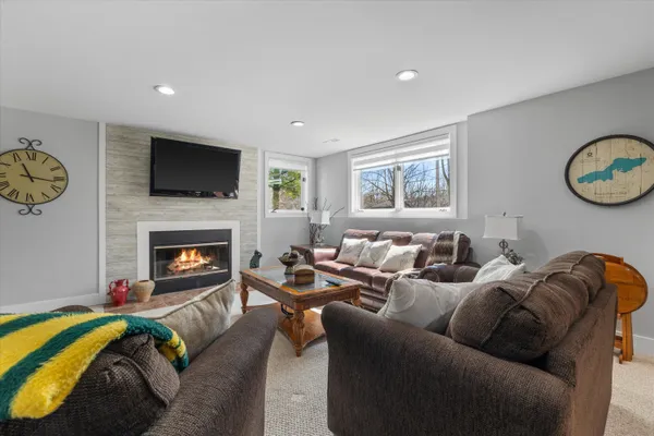 $1,089,000 | N29-w26601 Peterson Drive, Delafield, WI 53072