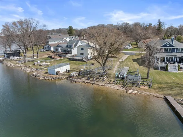 $1,089,000 | N29-w26601 Peterson Drive, Delafield, WI 53072
