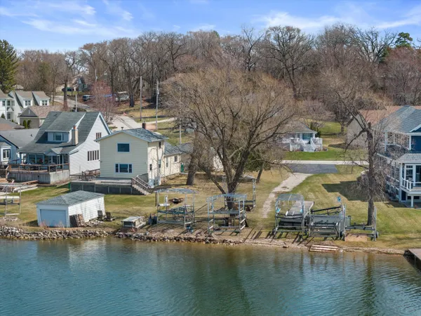 $1,089,000 | N29-w26601 Peterson Drive, Delafield, WI 53072