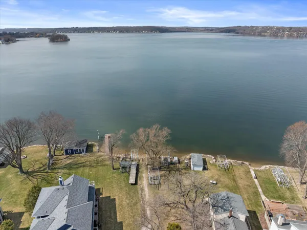 $1,089,000 | N29-w26601 Peterson Drive, Delafield, WI 53072