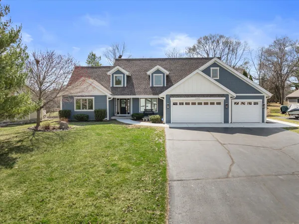 $1,089,000 | N29-w26601 Peterson Drive, Delafield, WI 53072
