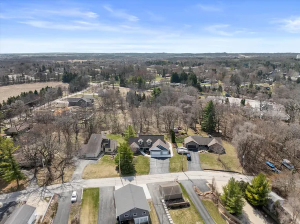 $1,089,000 | N29-w26601 Peterson Drive, Delafield, WI 53072