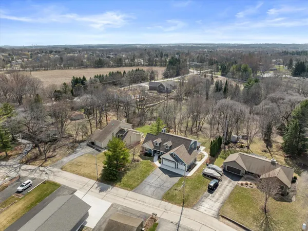 $1,089,000 | N29-w26601 Peterson Drive, Delafield, WI 53072