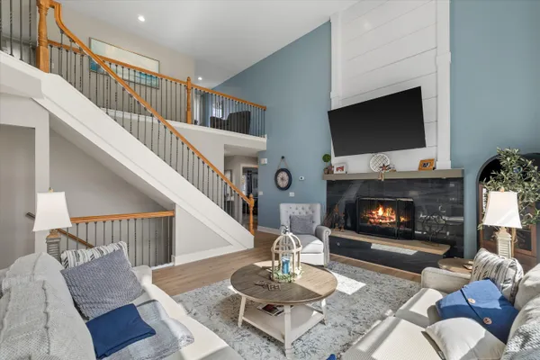 $1,089,000 | N29-w26601 Peterson Drive, Delafield, WI 53072