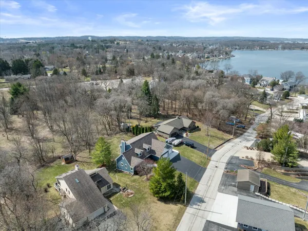 $1,089,000 | N29-w26601 Peterson Drive, Delafield, WI 53072