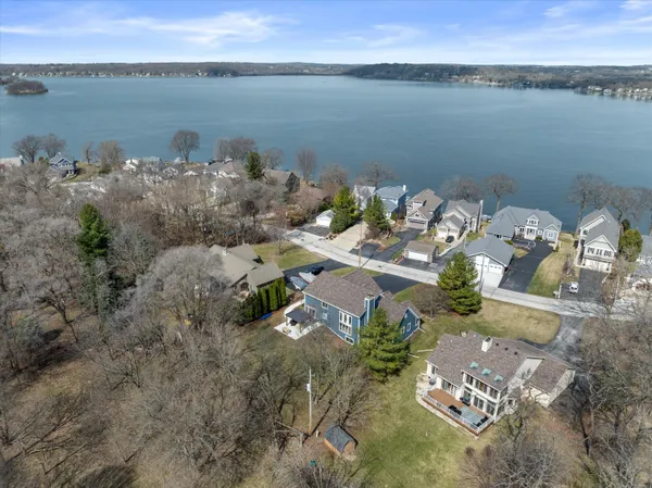 $1,089,000 | N29-w26601 Peterson Drive, Delafield, WI 53072