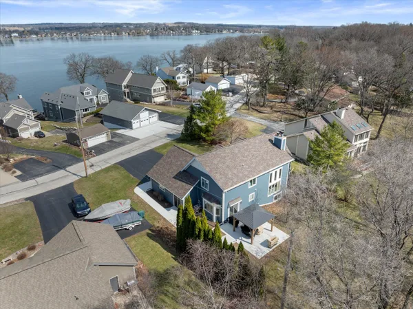 $1,089,000 | N29-w26601 Peterson Drive, Delafield, WI 53072