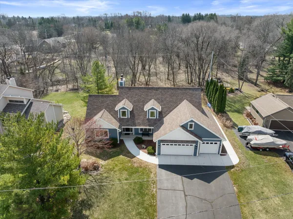 $1,089,000 | N29-w26601 Peterson Drive, Delafield, WI 53072