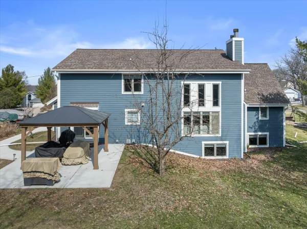 $1,089,000 | N29-w26601 Peterson Drive, Delafield, WI 53072