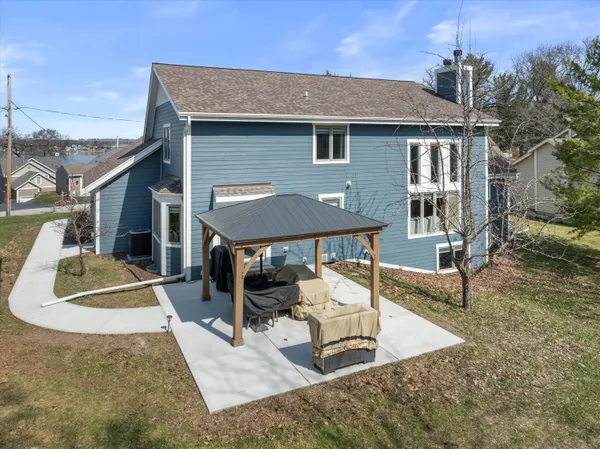 $1,089,000 | N29-w26601 Peterson Drive, Delafield, WI 53072