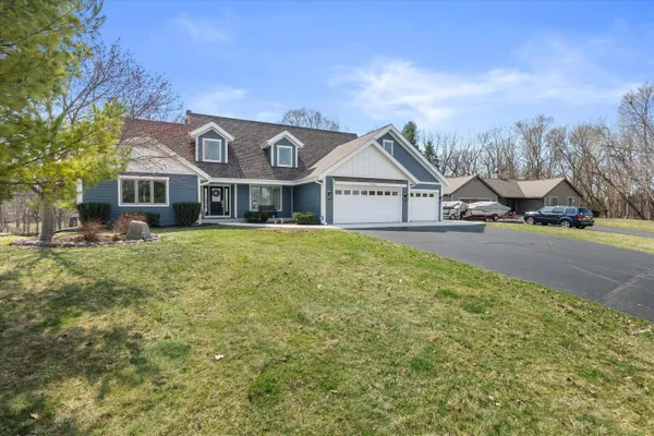 $1,089,000 | N29-w26601 Peterson Drive, Delafield, WI 53072
