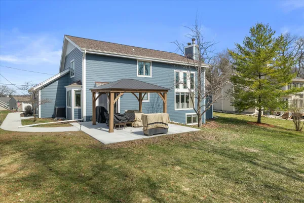 $1,089,000 | N29-w26601 Peterson Drive, Delafield, WI 53072